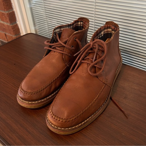 Toms Brown Chukka Boots with Classic Design - Picture 1 of 5
